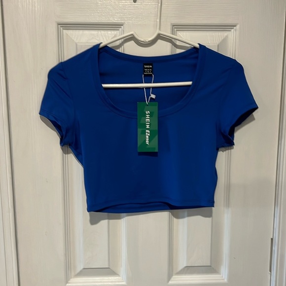 Women’s crop top - Picture 1 of 3
